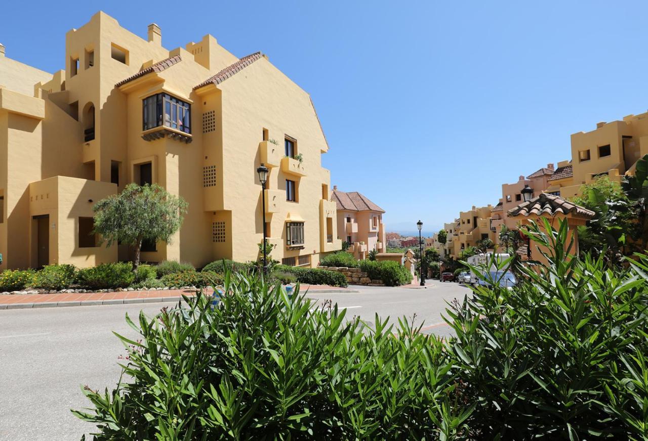 Duquesa Village Apartment - 2 Bed/2 Bath Apartment With Panoramic Sea Views 马尼尔瓦 外观 照片