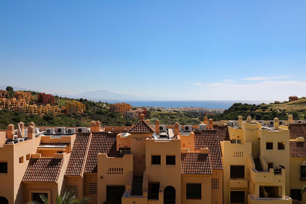 Duquesa Village Apartment - 2 Bed/2 Bath Apartment With Panoramic Sea Views 马尼尔瓦 外观 照片