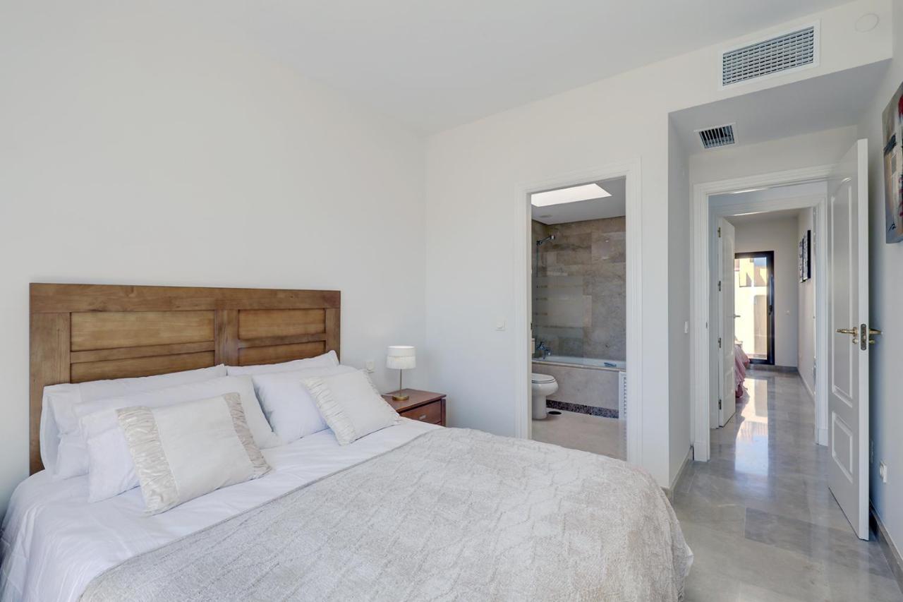 Duquesa Village Apartment - 2 Bed/2 Bath Apartment With Panoramic Sea Views 马尼尔瓦 外观 照片