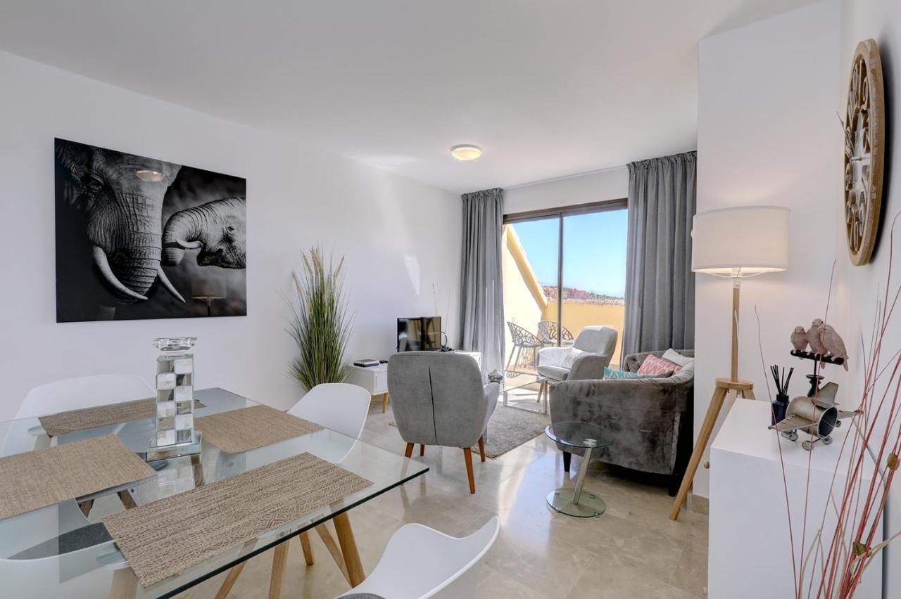 Duquesa Village Apartment - 2 Bed/2 Bath Apartment With Panoramic Sea Views 马尼尔瓦 外观 照片