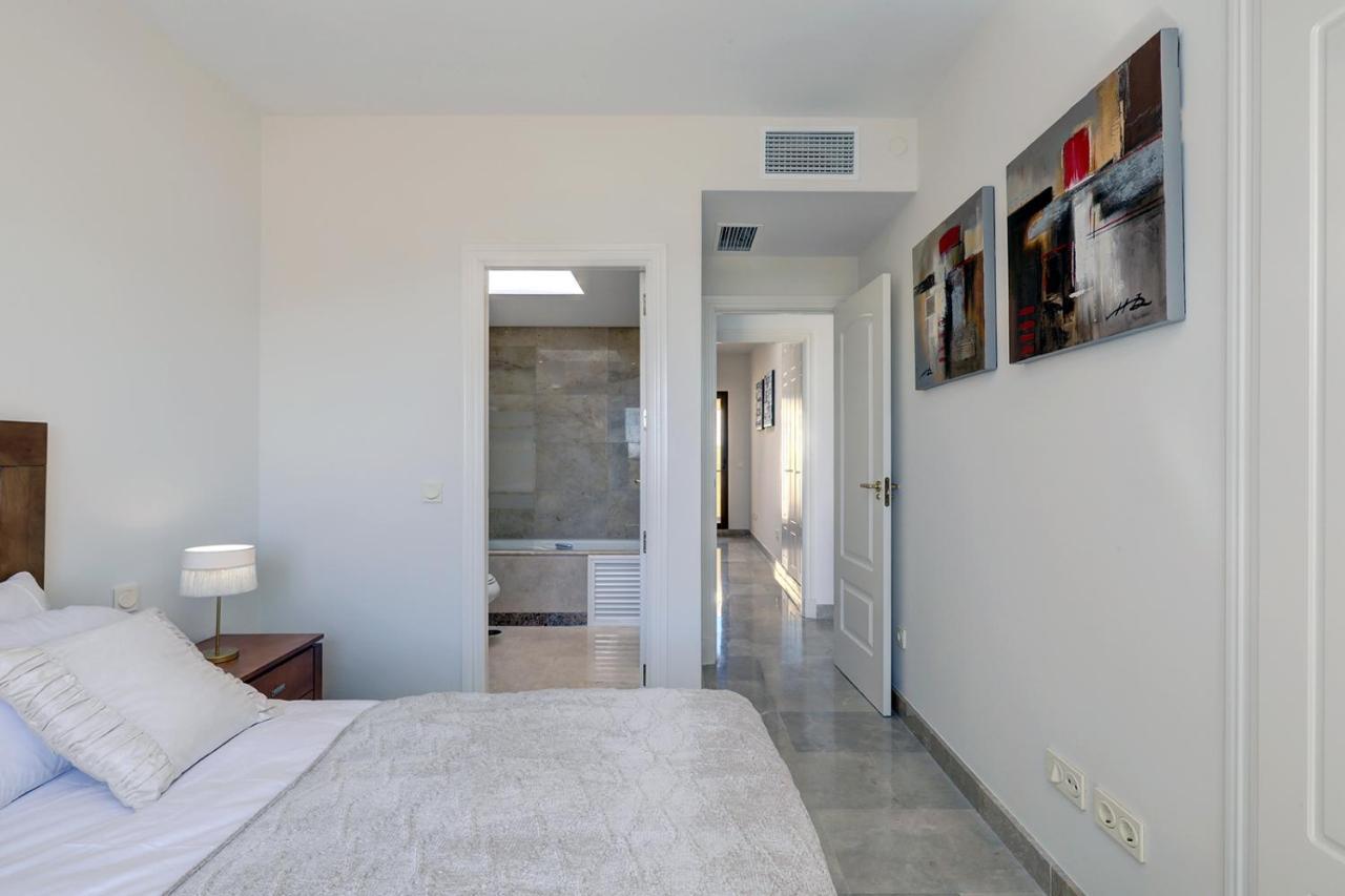 Duquesa Village Apartment - 2 Bed/2 Bath Apartment With Panoramic Sea Views 马尼尔瓦 外观 照片